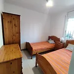 Gorgeous 4 Bed Apartment With Great Location